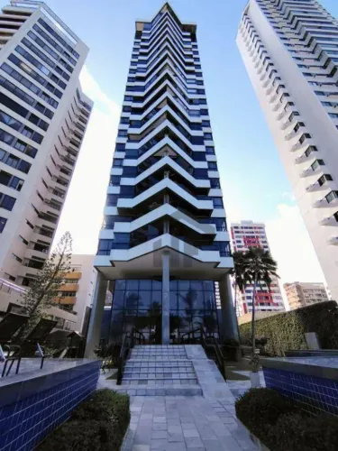 Apartamento de 207m² para alugar ou vender, com 4 quartos (3 suítes), localizado em Candei