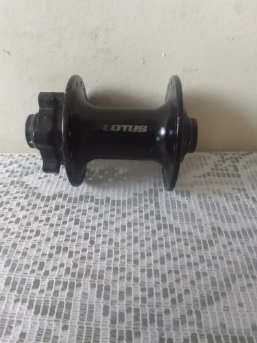 Cubo dianteiro lótus 32 furo boost rolamento.