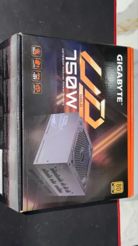Fonte Gigabyte 750W Modular 80 Plus Gold completa na caixa