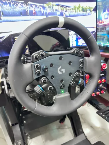 LOGITECH RS50 + CÂMBIO LOGITECH G + ADAPTADOR PARA PEDAIS E CÂMBIO.