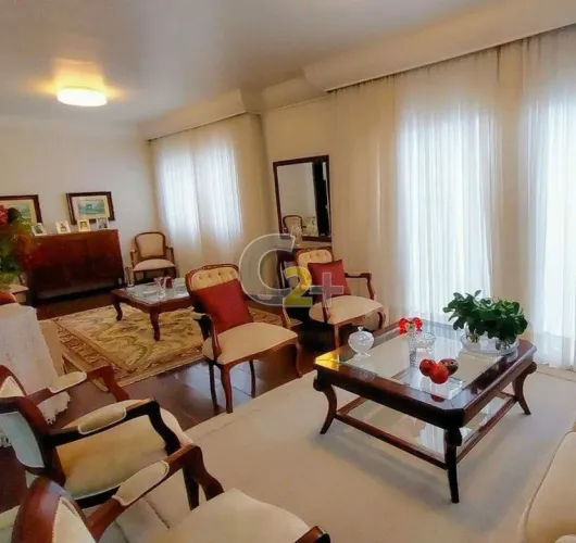 Apartamento mobiliado à venda no Morumbi com 4 suítes e 3 vagas.