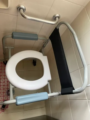 Cadeira De Banho Dobrável Higiênica Rodas Sanitária Idoso