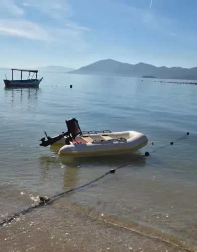 Bote 2.2m com mercury 5hp