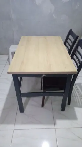 Mesa com cadeiras