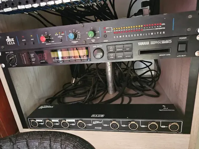 Yamaha SPX990 (Processador Efeitos de Aúdio)
