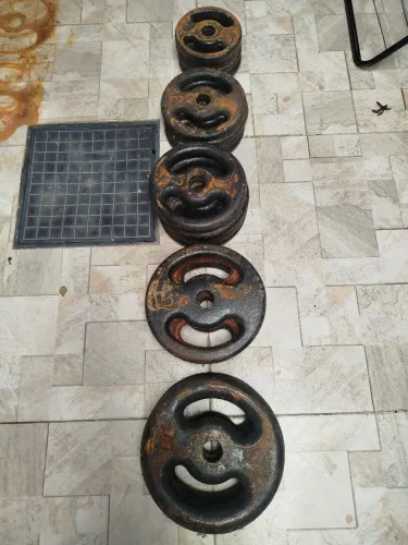 Kit anilhas com 76 KG ( Não acompanha as Barras) NÃO ENTREGO, SOMENTE A RETIRAR
