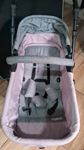 Carrinho de bebe com bebê conforto