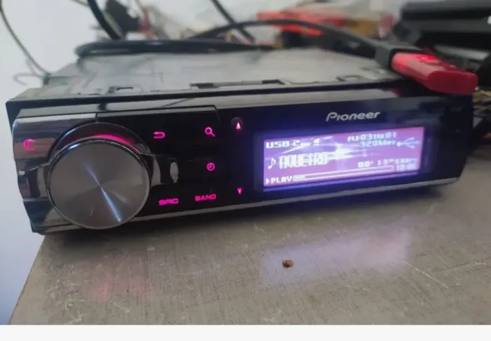 Rádio Pioneer golfinho ? que troca de cor