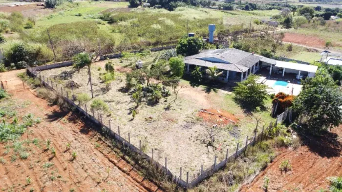 Chácara completa com 2 hectares, terreno plano, piscina, pomar e galpão na Chapadinha!