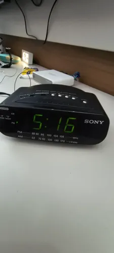 Rádio relógio vintage Sony