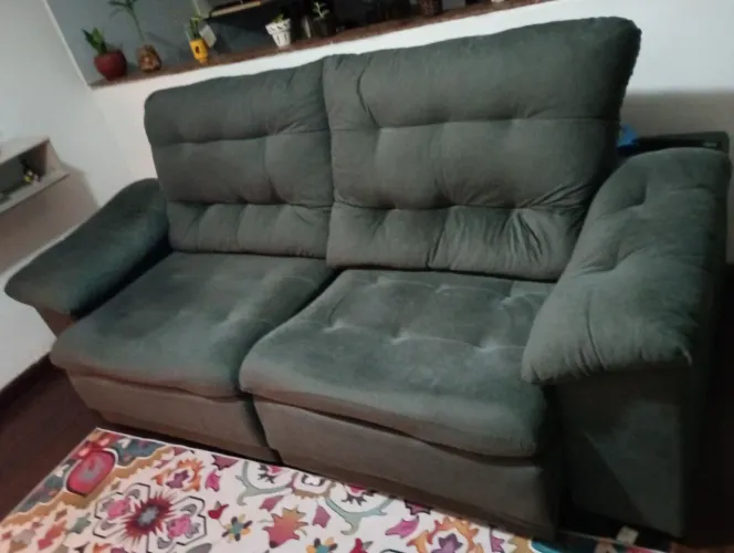Sofá Reclinável e Retrátil