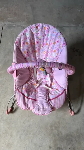 Vendo cadeirinha musical