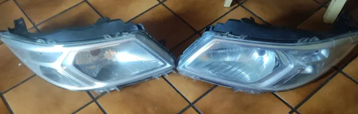 Farol dianteiro Onix Joy 2017
