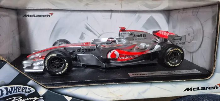 Miniatura McLaren MP4-22 1:18 Fernando Hot Wheels Alonso