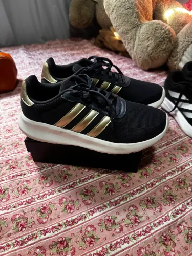 Tênis adidas