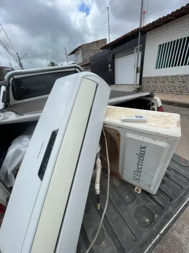 Vendo ar condicionado 18 mil btus semi novo em ótimo estado 