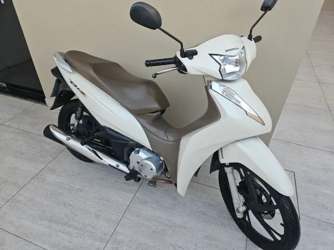 Honda Biz 125 perolada