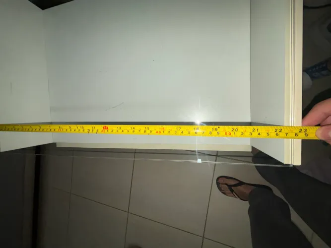 Criado mudo branco com duas gavetas 