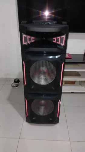 Caixa de som Philco 2500w rms de potência. 