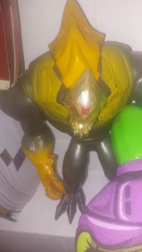 Vendo boneco mega elemento metal