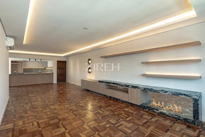 APARTAMENTO REFORMADO À VENDA COM 3 QUARTOS E 1 SUÍTE NO BATEL