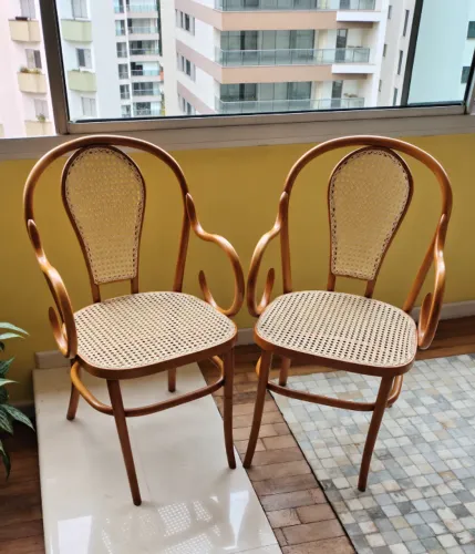 Par de Cadeiras Thonart com Braços e Palhinha