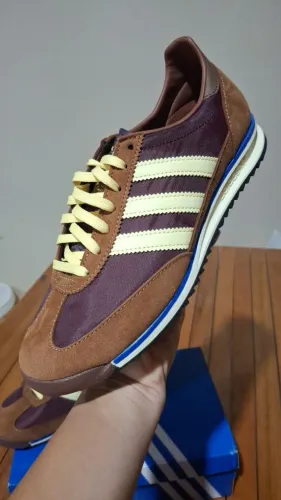 Tênis Adidas SL 72