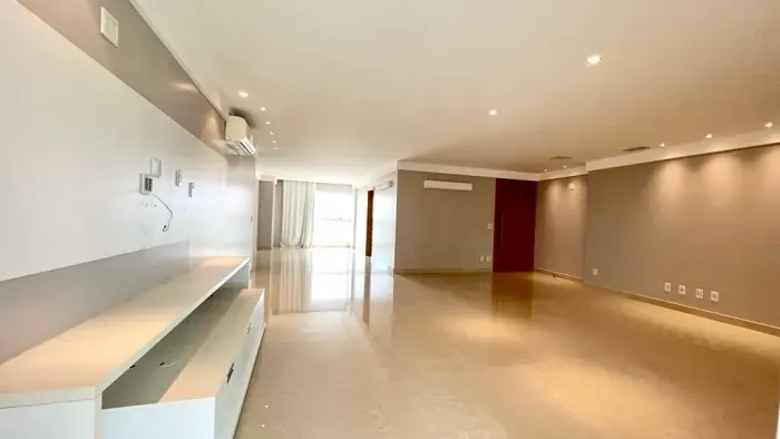 Apartamento no Sol de La Plaza com 3 suítes e 3 vagas independentes