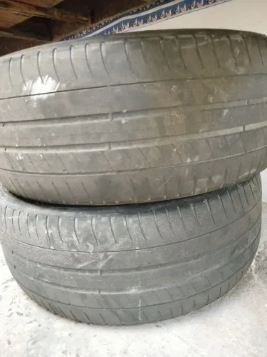 Pneu 215 50 R17