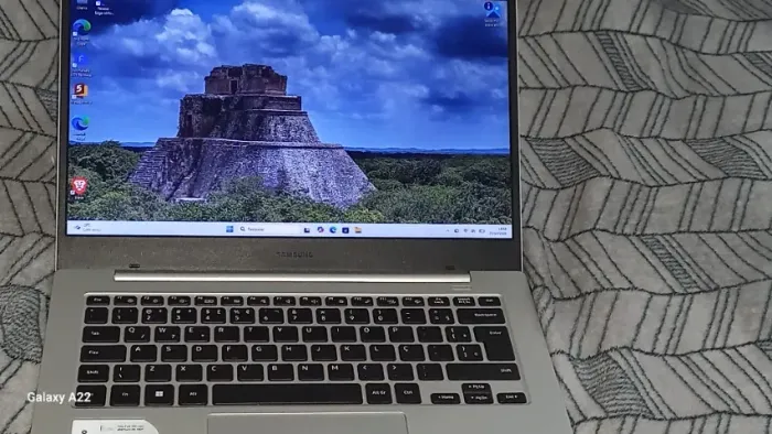 Notebook Samsung Galaxy Book Go Snapdragon 4gb 128gb