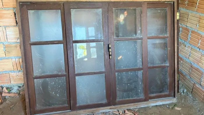 Vende se janela de angelim 
