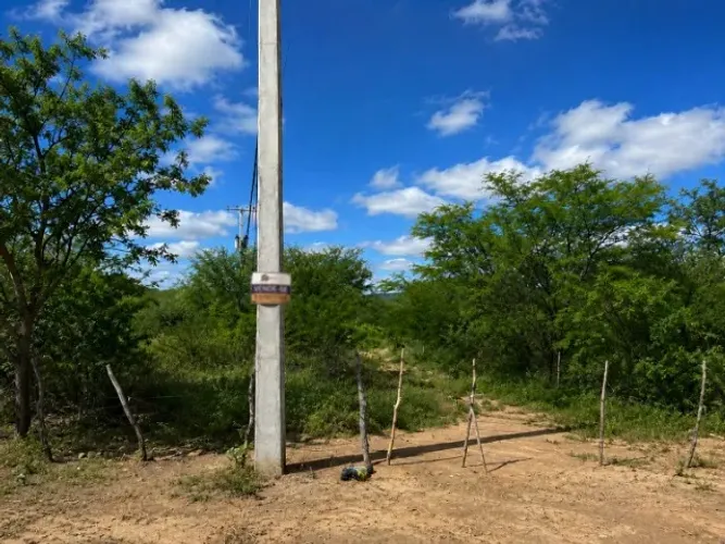 VENDE-SE CHÁCARA ÀS MARGENS DA BR, PERTO DA CIDADE EM SANTA LUZIA PB.