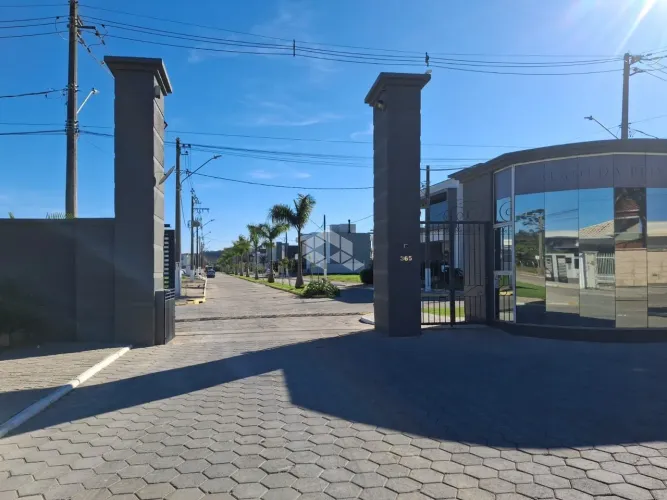 Terreno em condomínio fechado pronto para construir!