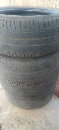 pneu 215 / 50 / 17 Michelin 