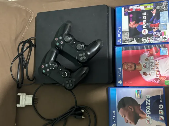 Ps4 com fifa20 fifa21 fifa22 ótimo estado