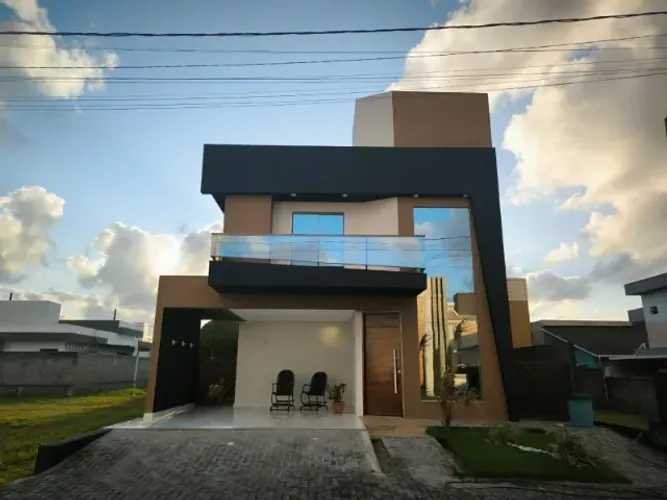 Casa com 04 quartos no Geisel Privê