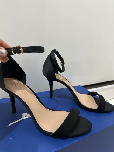 Sandália Arezzo preta
