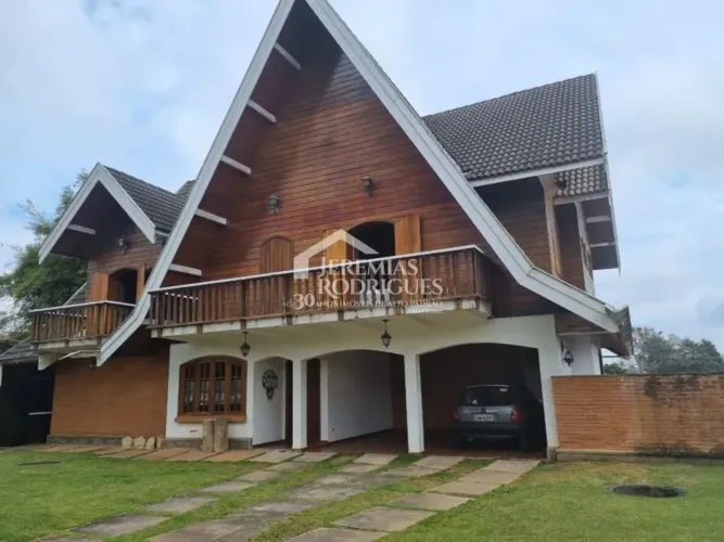 Casa à venda no Bairro Vila Inglesa em Campos do Jordão/SP.
