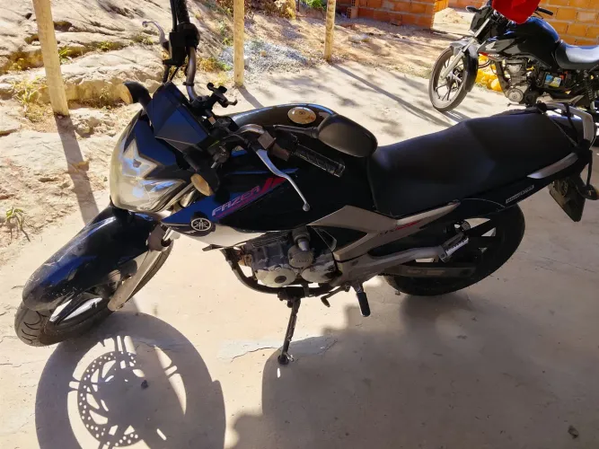 Vende fazer 250 flex ano 2012/13 preta.