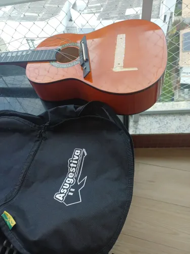 Violao com capa