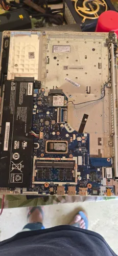 Notebook core i3 placa ótima com bateria e alguns componentes