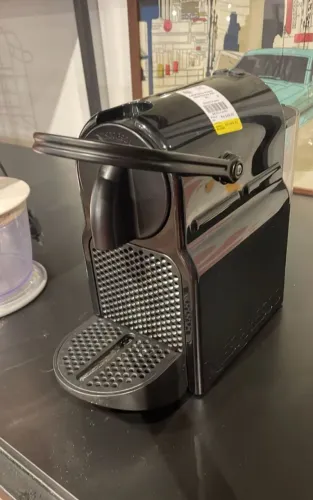 Cafeteira Nespresso Preta
