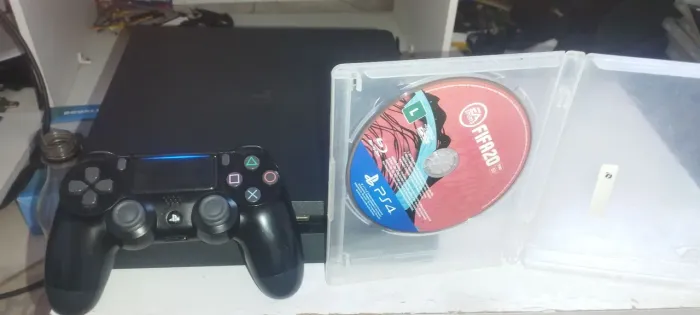 PlayStation 4 slim 500 GB faça envia OLX
