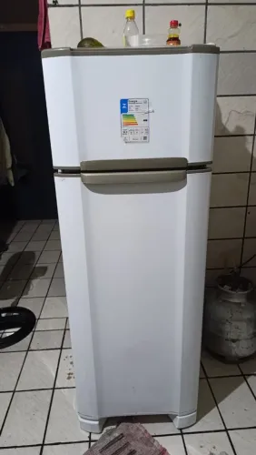 Geladeira Esmaltec 221 LT