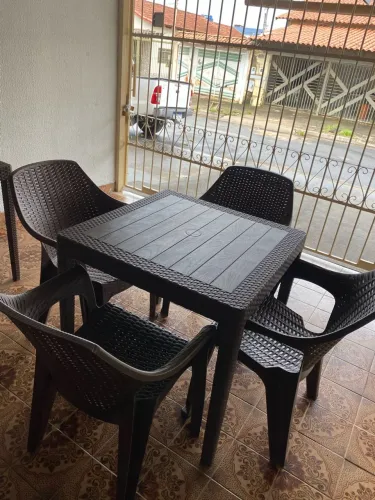 Mesa com 4 cadeiras 