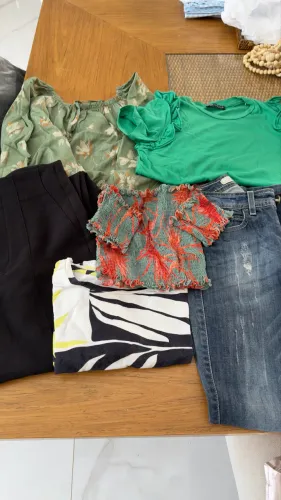 Lote calça 34 e blusas P tudo 40 reais