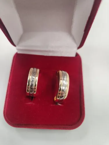 Par de alianças ouro 14k com detalhes em ouro branco 18k 10.19g