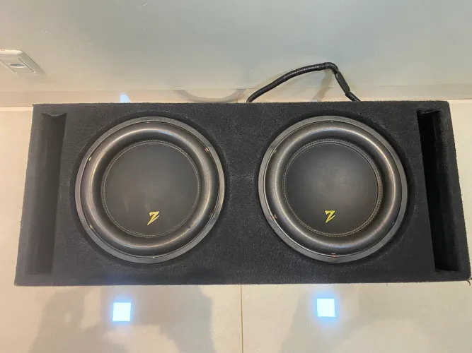 Caixa projetada + 2 graves Zetta 1100