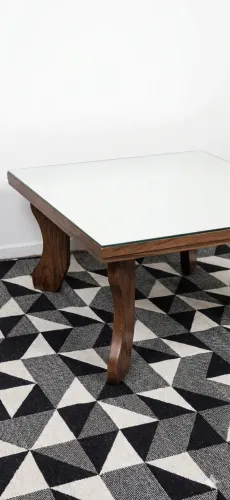 Mesa de Centro com Tampo de Vidro