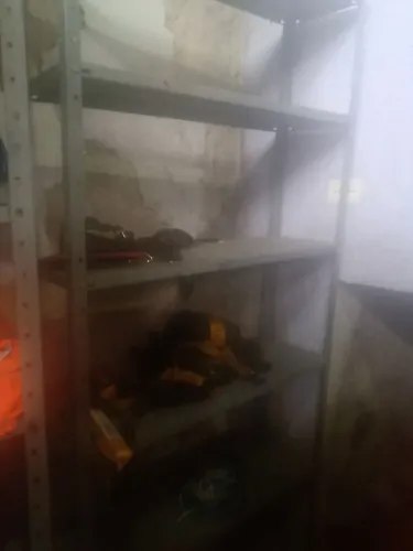Estante de ferro 